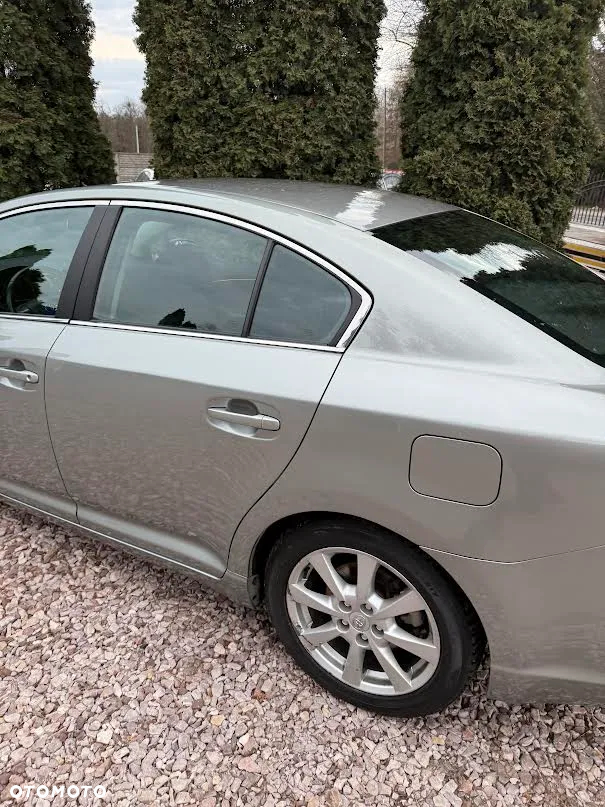 Toyota Avensis - 7