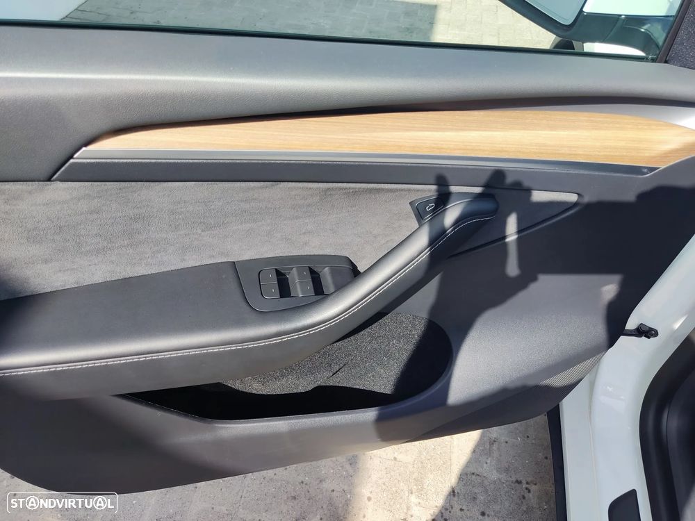 Tesla Model Y Long Range Tração Integral - 18
