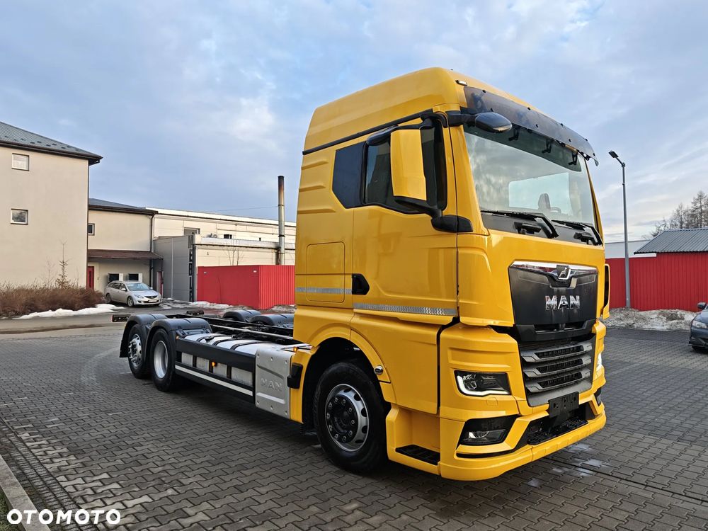 MAN TGX 26.470 6X2 oś skrętna rama do zabudowy - 10