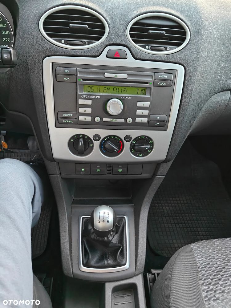 Ford Focus 1.6 16V Style - 8