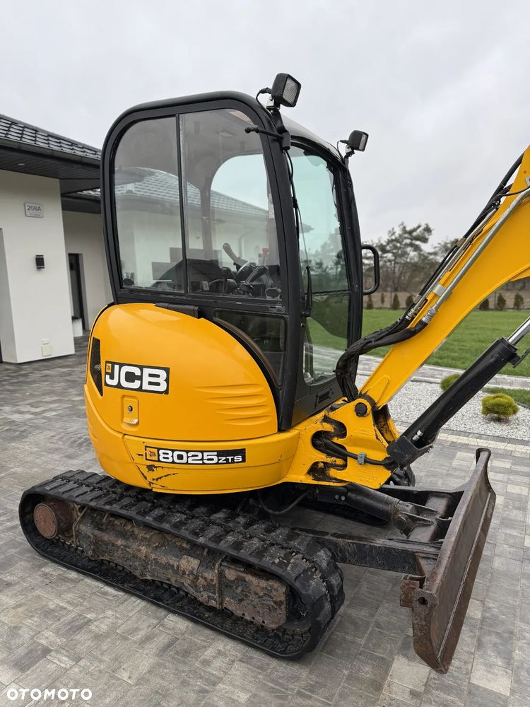 JCB 8025 - 16