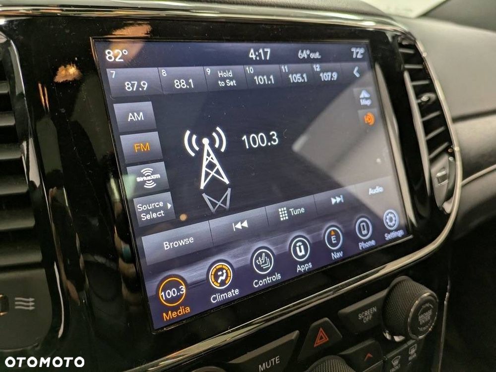 Jeep Grand Cherokee - 12