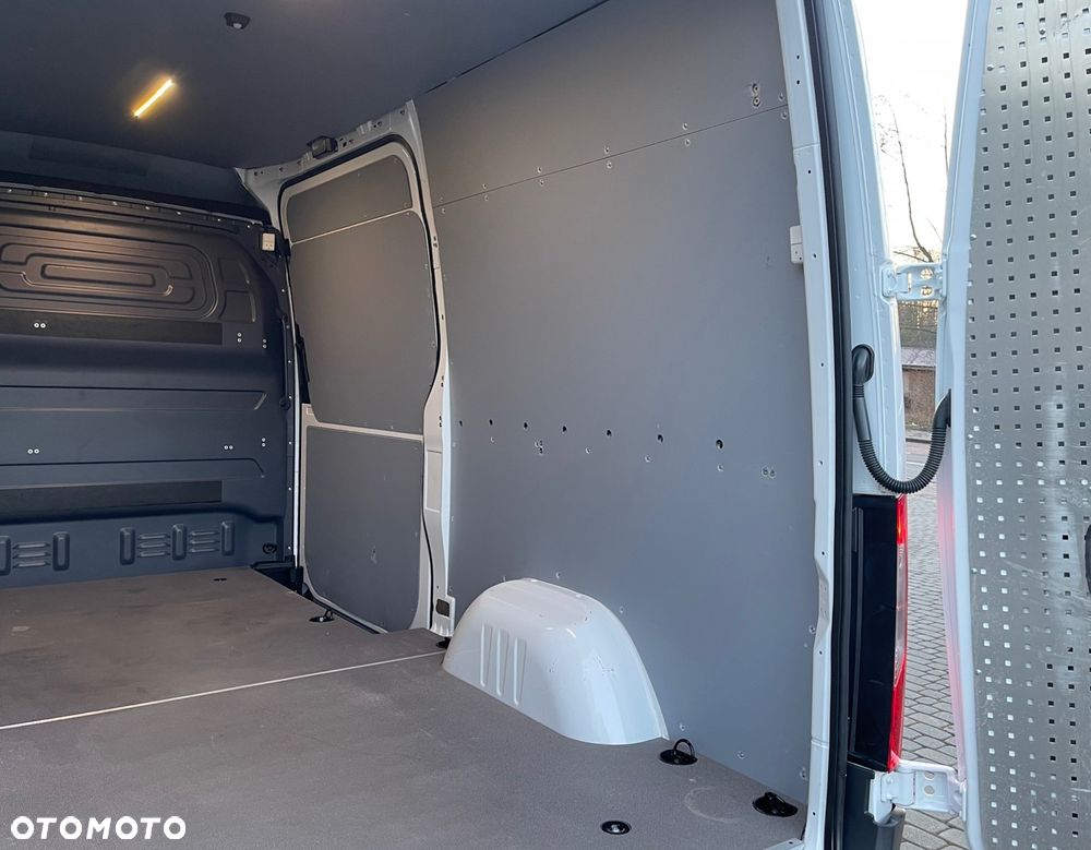 Mercedes-Benz Sprinter - 13