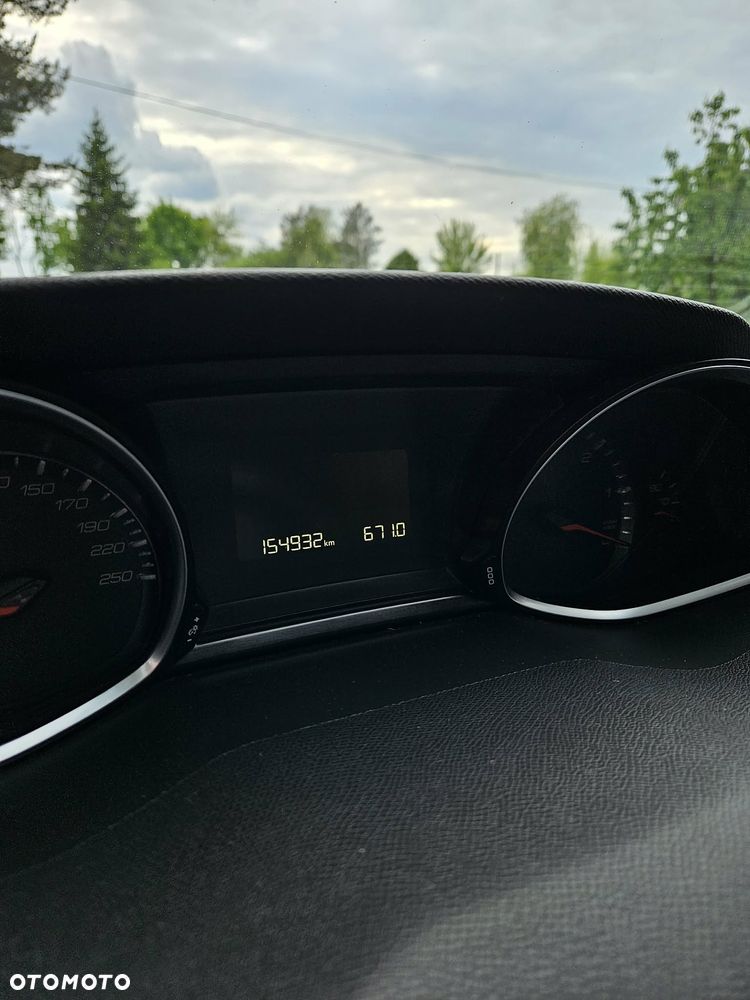 Peugeot 308 - 8