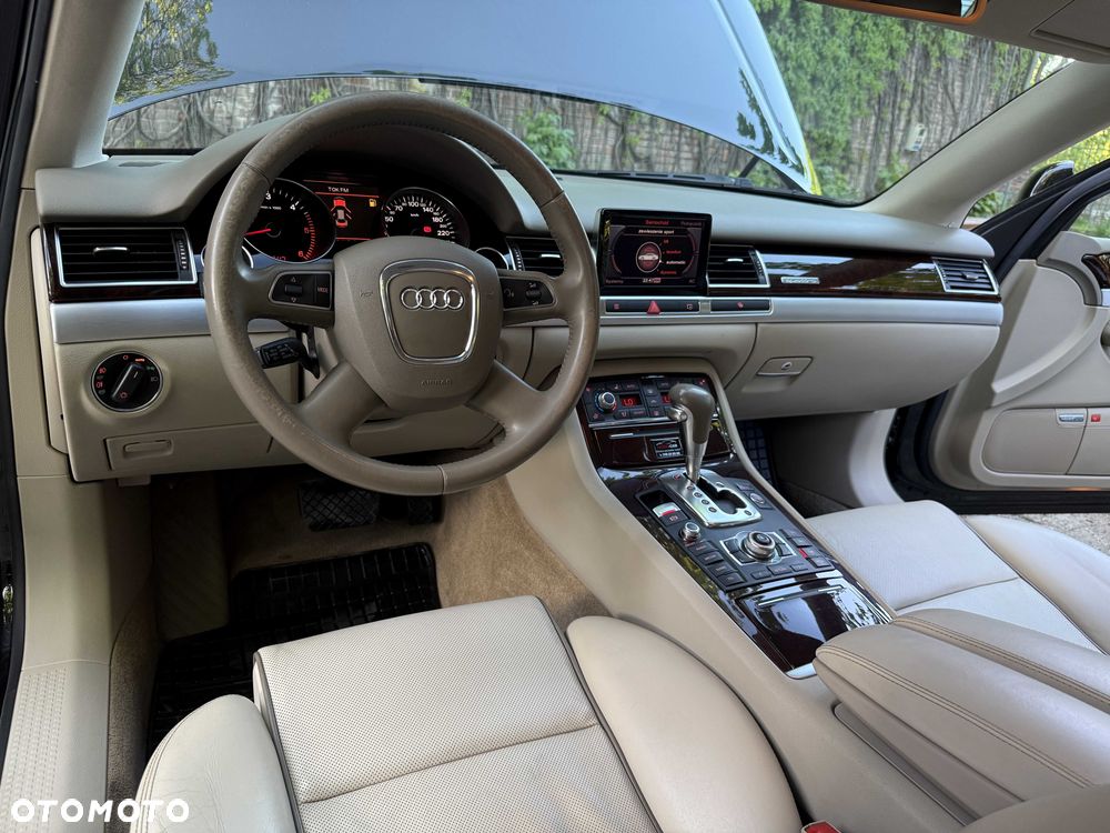 Audi A8 - 4