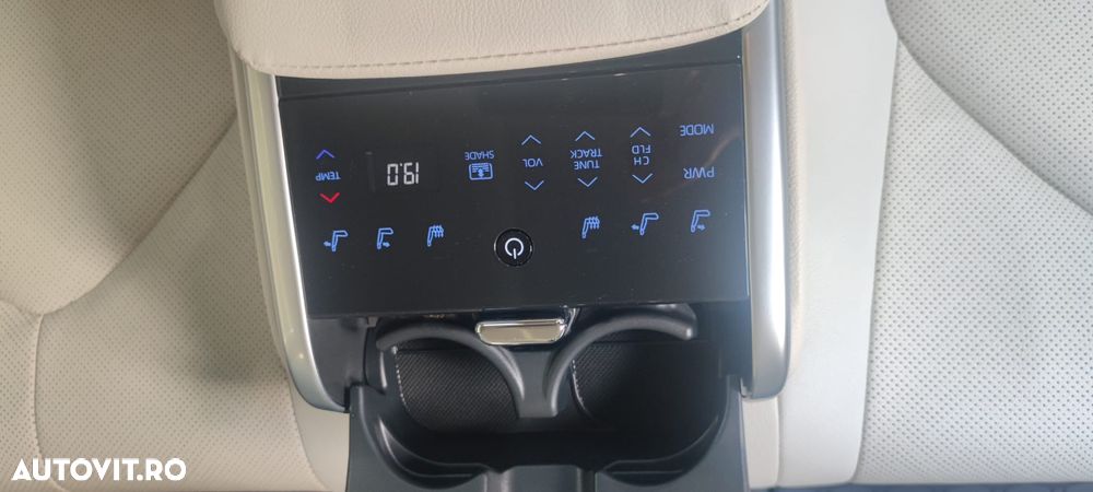 Toyota Camry Luxury - 21