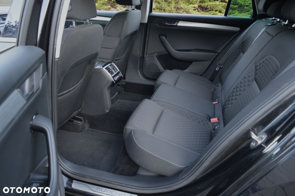 Skoda Superb 2.0 TDI SCR Sportline DSG - 24