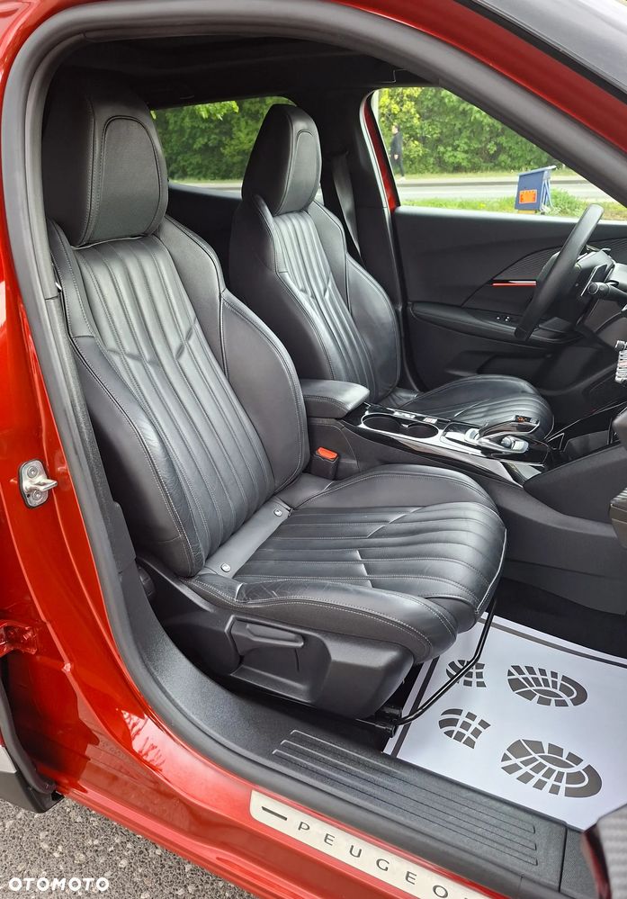 Peugeot 2008 PureTech 130 EAT8 GT - 12