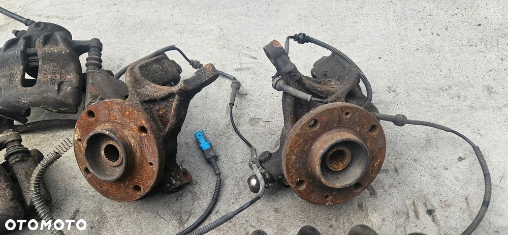 Zwrotnica piasta amortyzator sprężyna lewy prawy przód zacisk Citroen C3 I 1,6 benzyna 2002r - 2