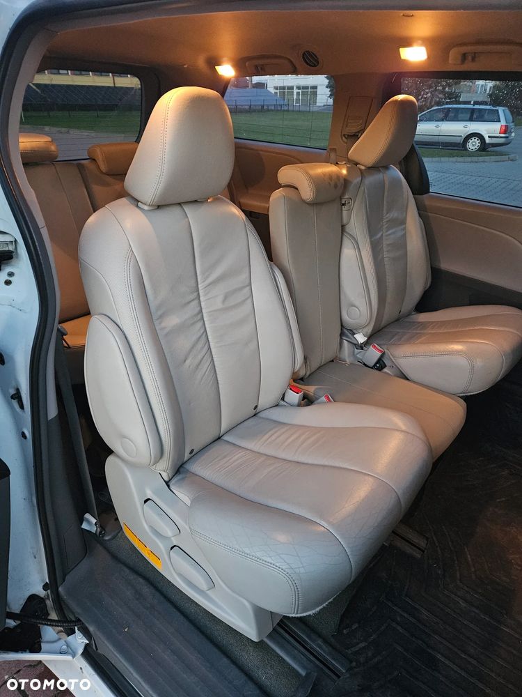 Toyota Sienna 3.5 V6 XLE AWD - 12