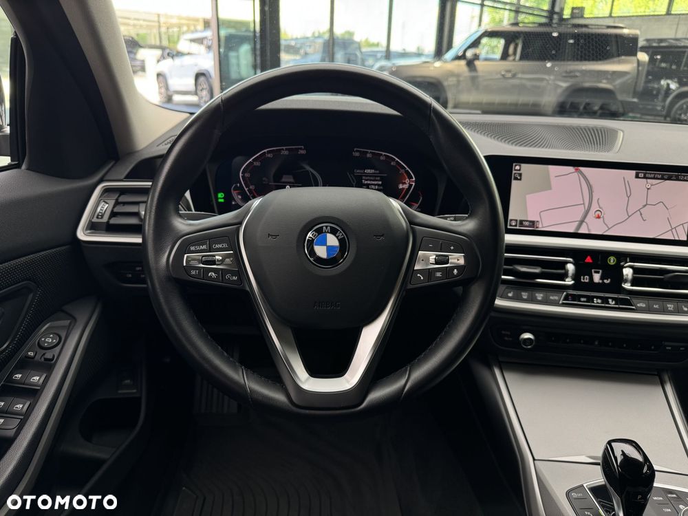 BMW Seria 3 318i - 17
