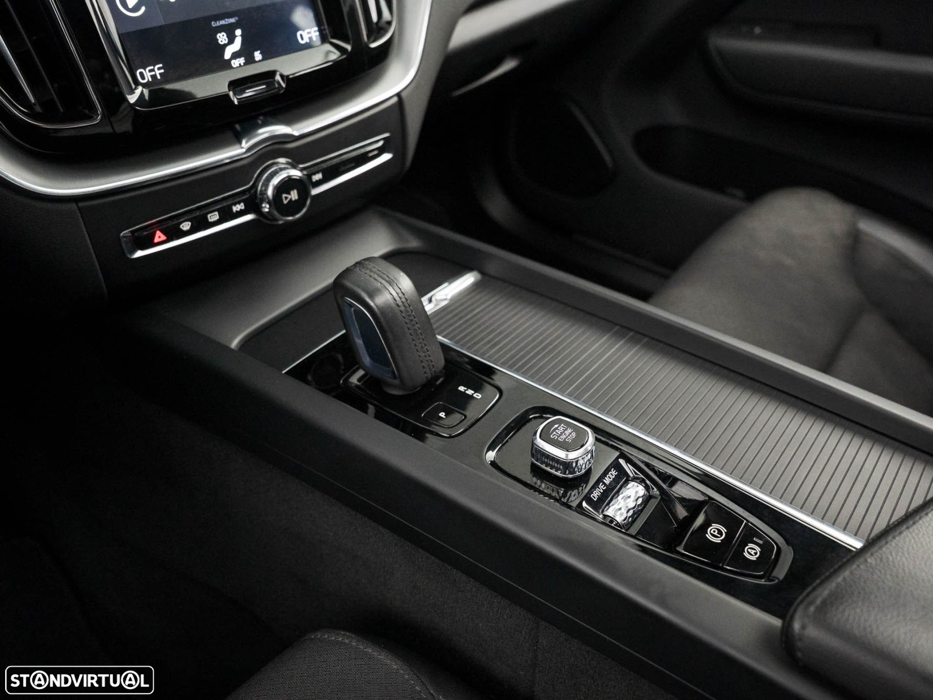 Volvo XC 60 2.0 T8 PHEV Momentum Plus AWD - 26