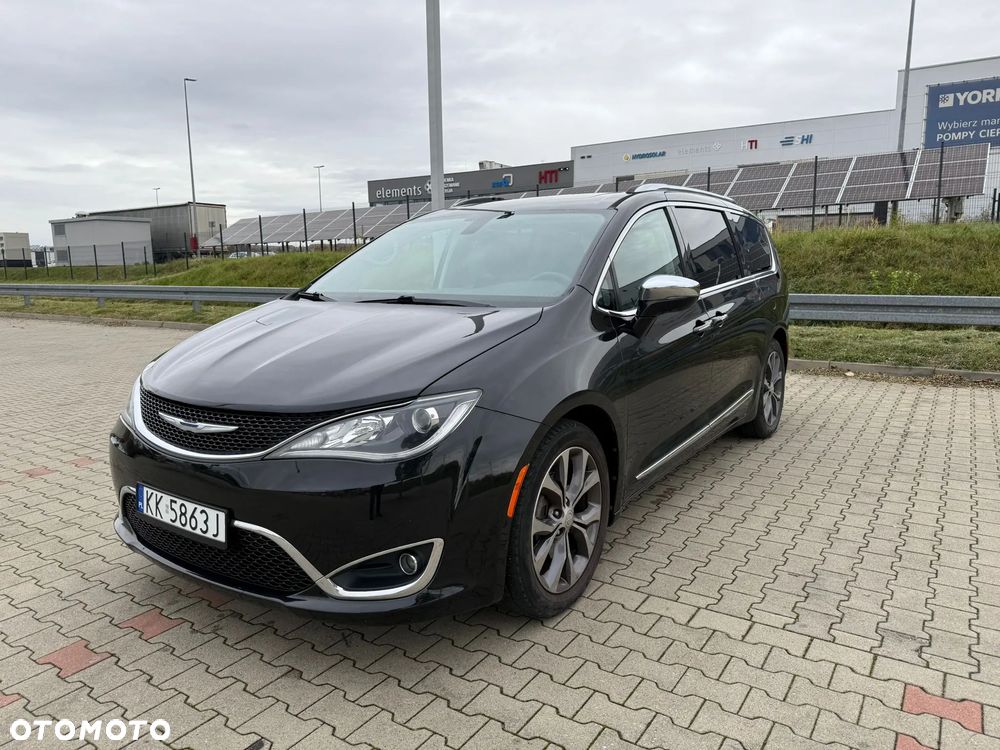 Chrysler Pacifica - 3