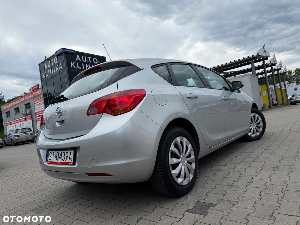 Opel Astra 1.6 Essentia - 10
