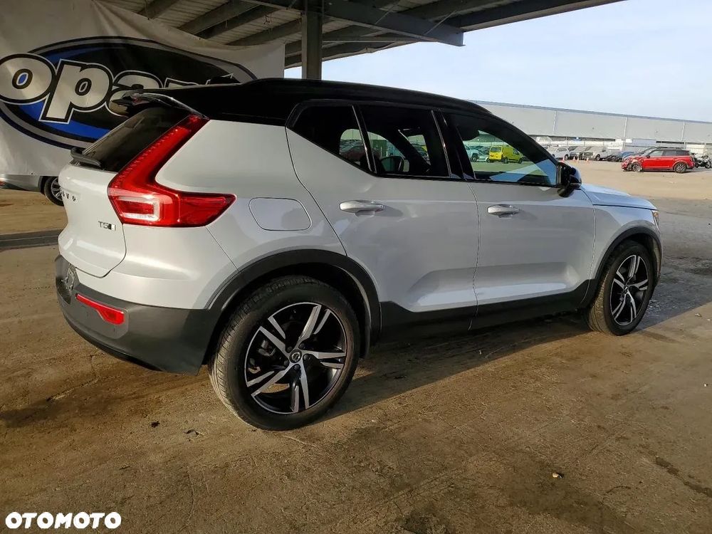 Volvo XC 40 T5 AWD Geartronic R-Design - 4