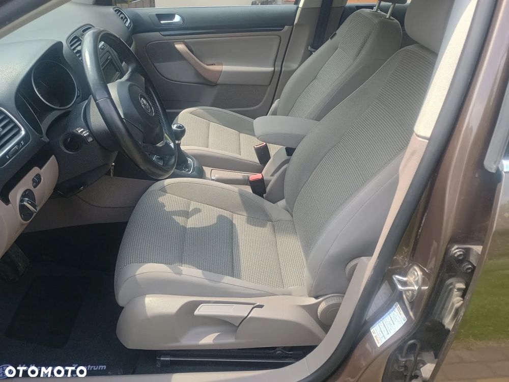 Volkswagen Golf - 8