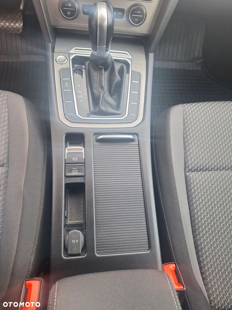 Volkswagen Passat - 12