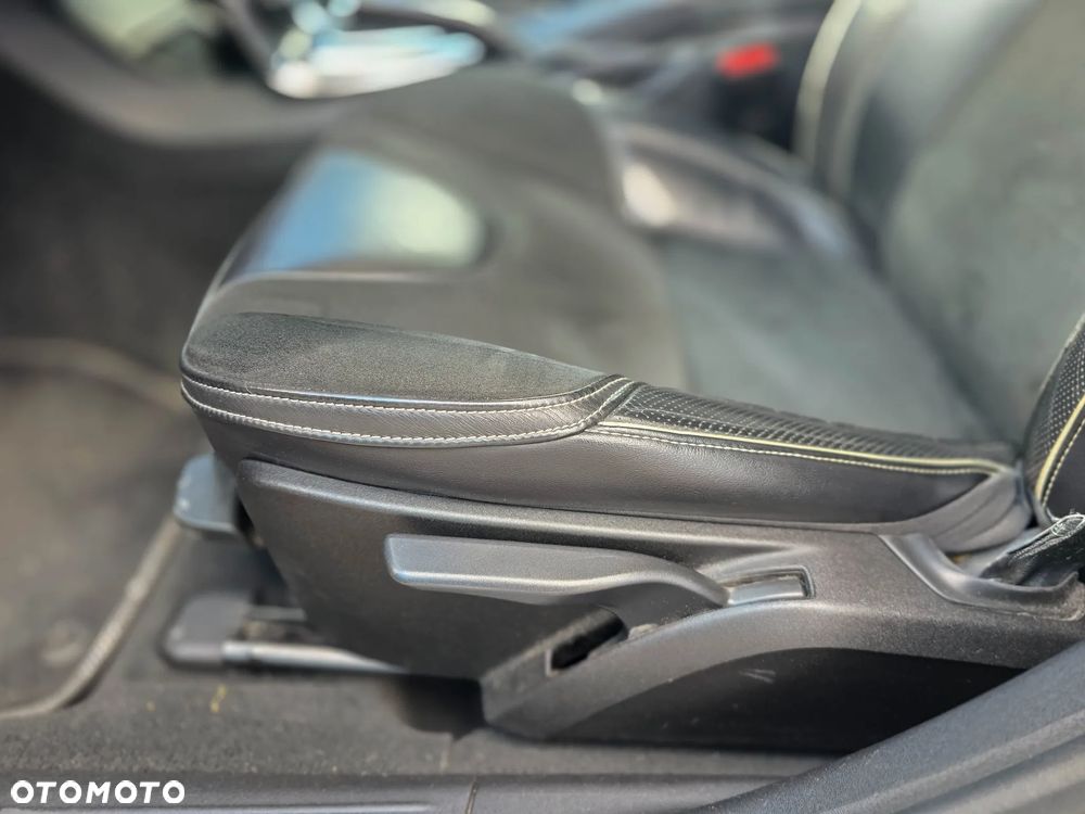 Volvo V40 D3 Geartronic R Design - 25