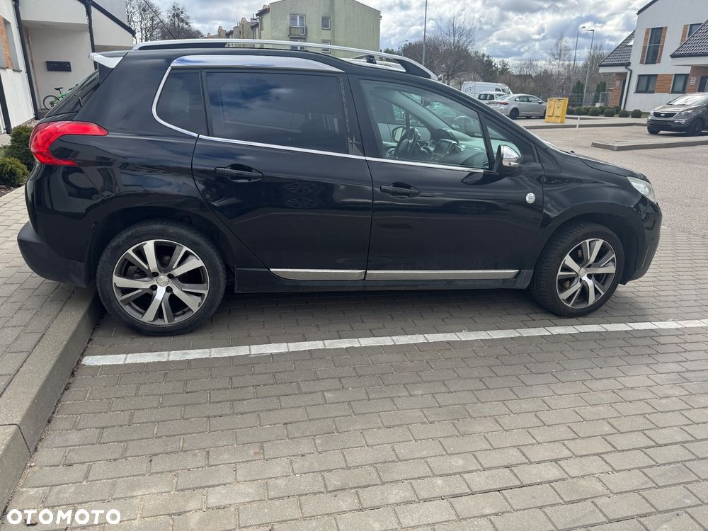 Peugeot 2008 1.2 Pure Tech GPF Allure S&S - 2