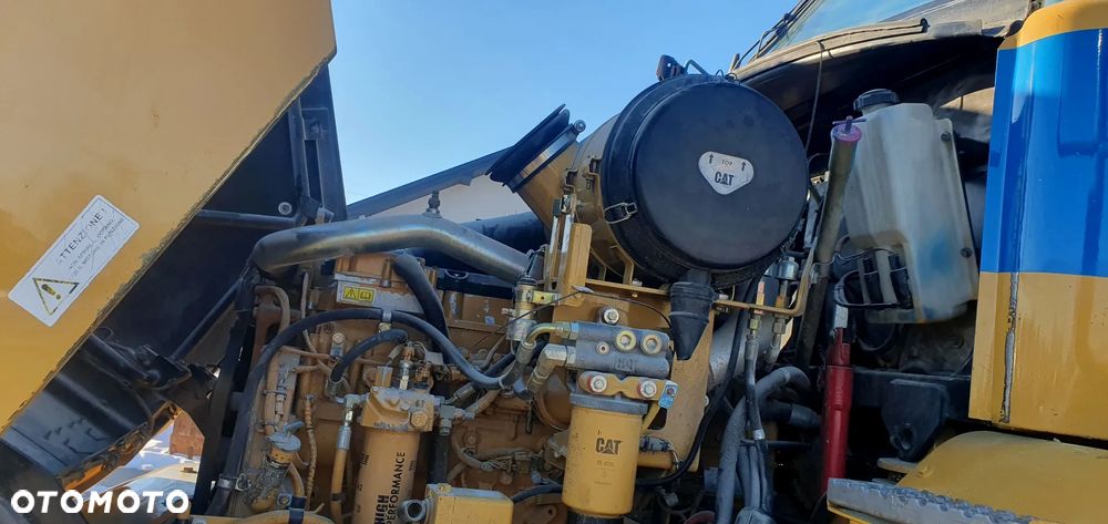 Caterpillar 730 - 12