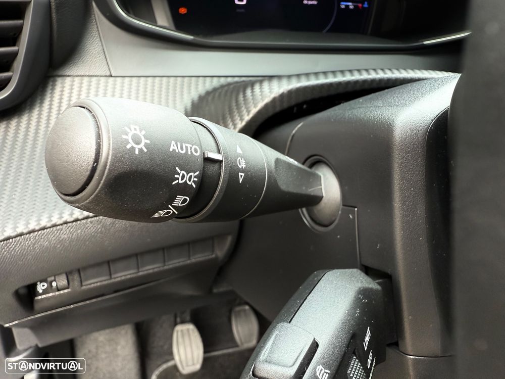 Peugeot 2008 1.2 PureTech Allure - 44
