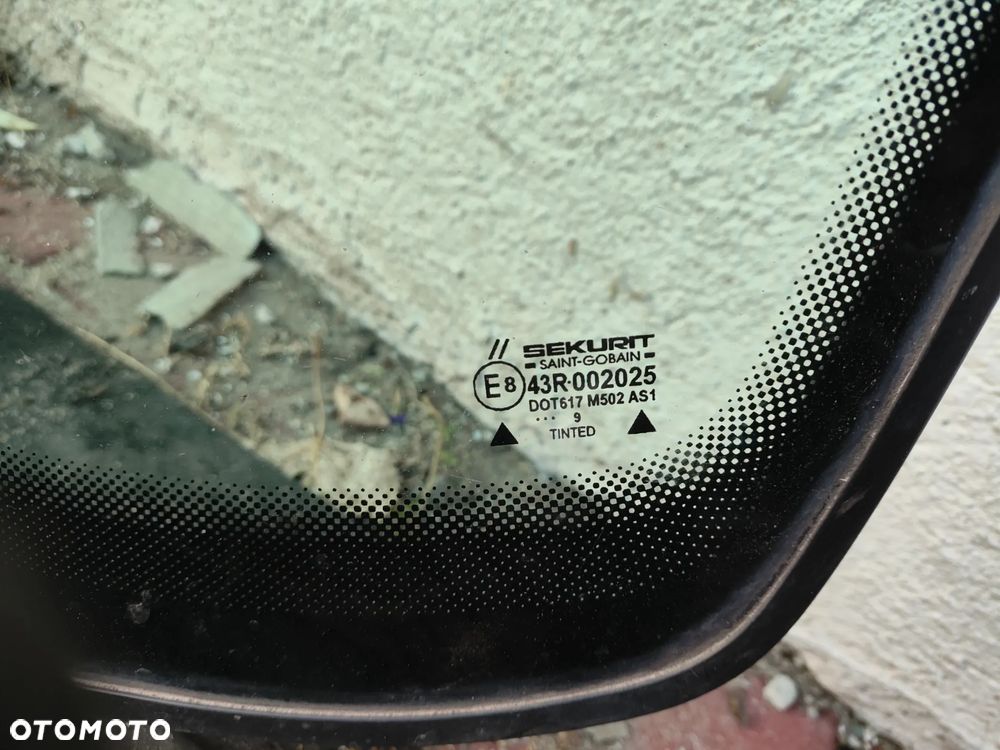 Szyba przednia czołowa Volkswagen Passat B4. - 2