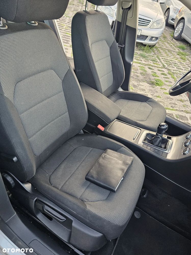 Volkswagen Passat - 22