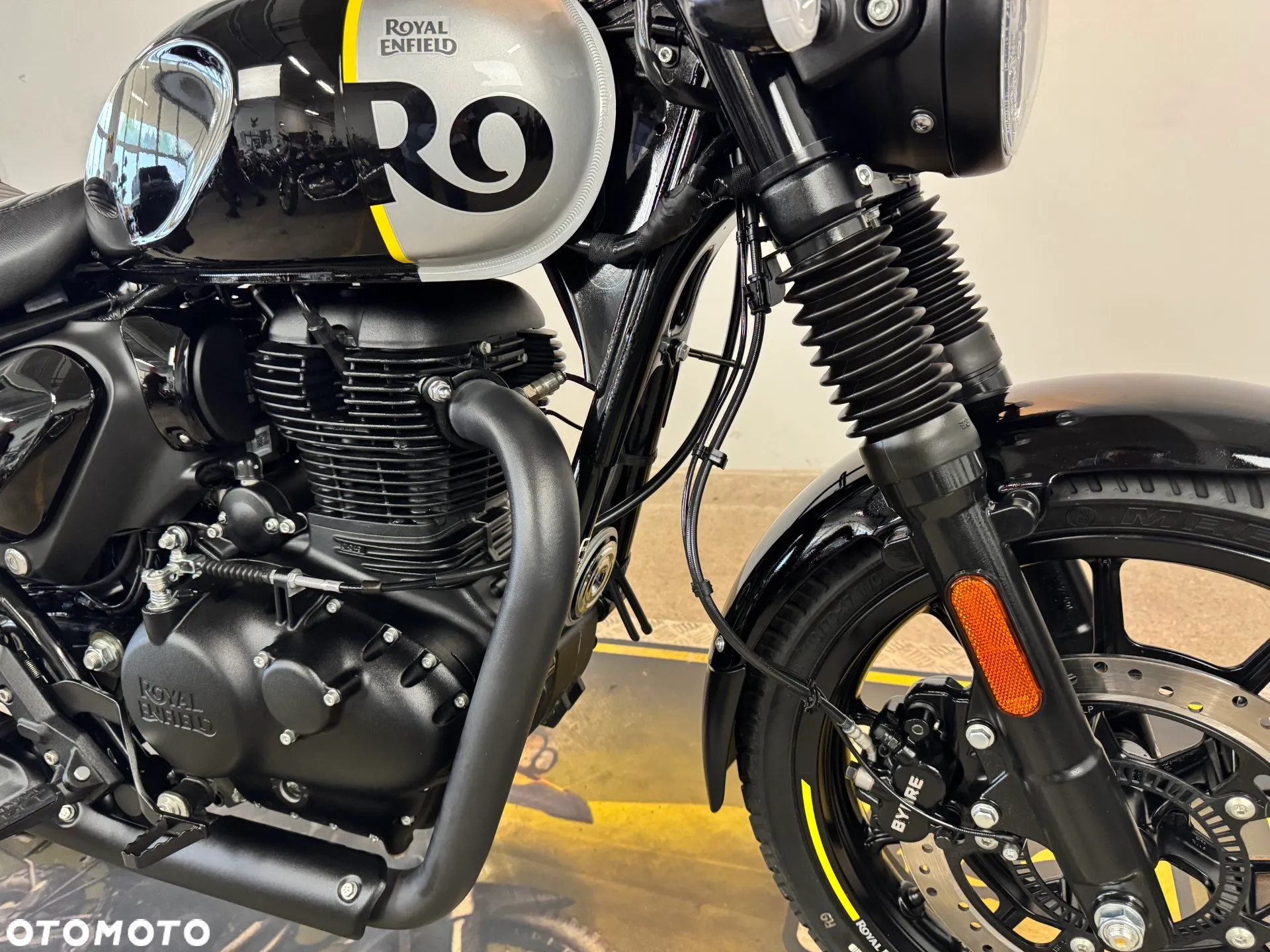 Royal Enfield HNTR - 9