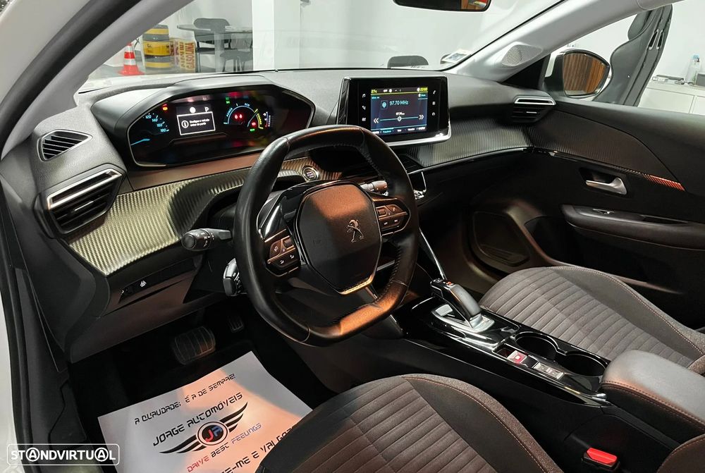 Peugeot e-208 - 26