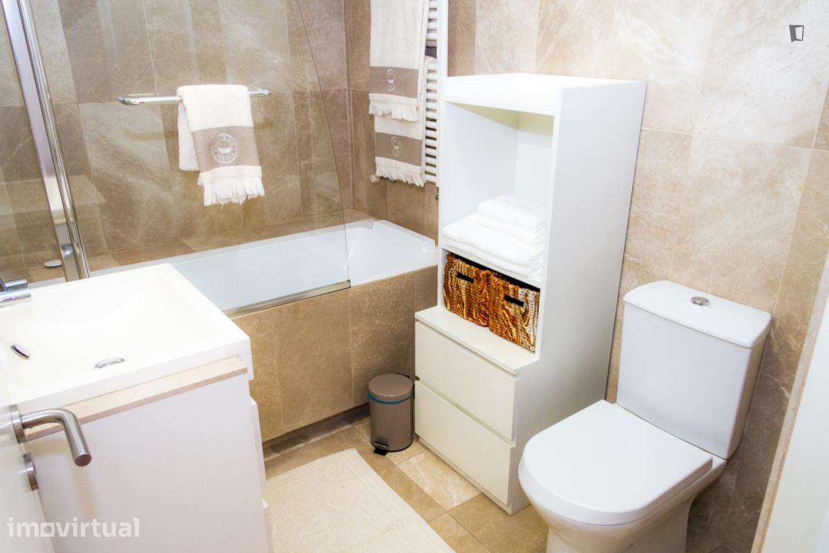 Apartamento com 1 quartos - localizado em São Nicolau Porto - Grande imagem: 4/23