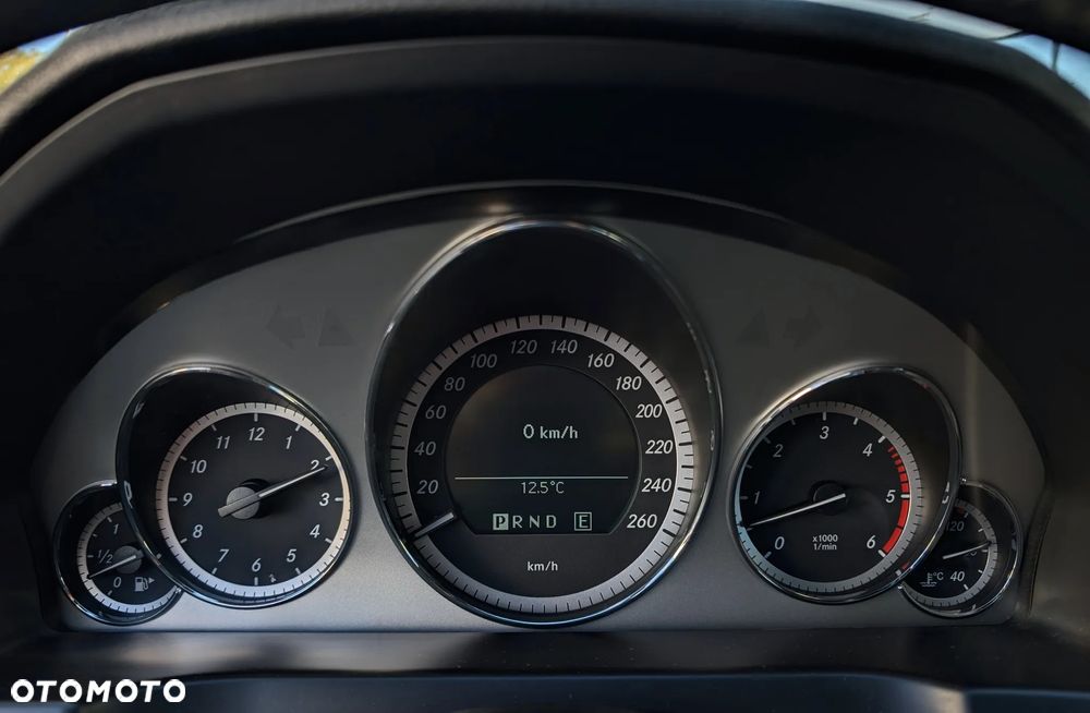 Mercedes-Benz Klasa E 350 CDI DPF Coupe BlueEFFICIENCY 7G-TRONIC Avantgarde - 24
