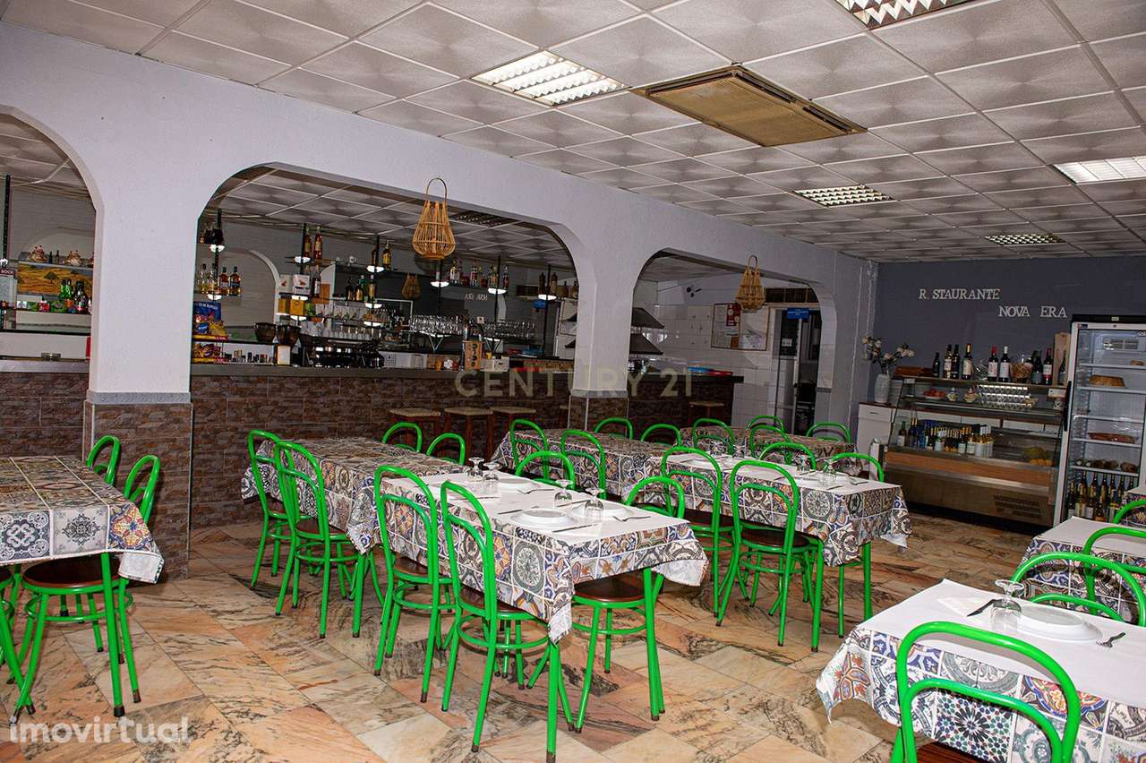 Restaurante com 60 lugares e um Apartamento T2 - Grande imagem: 3/28