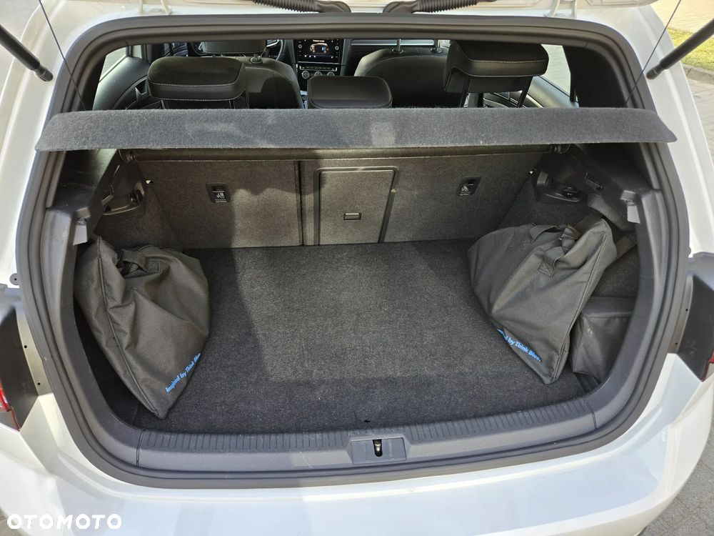 Volkswagen Golf - 22