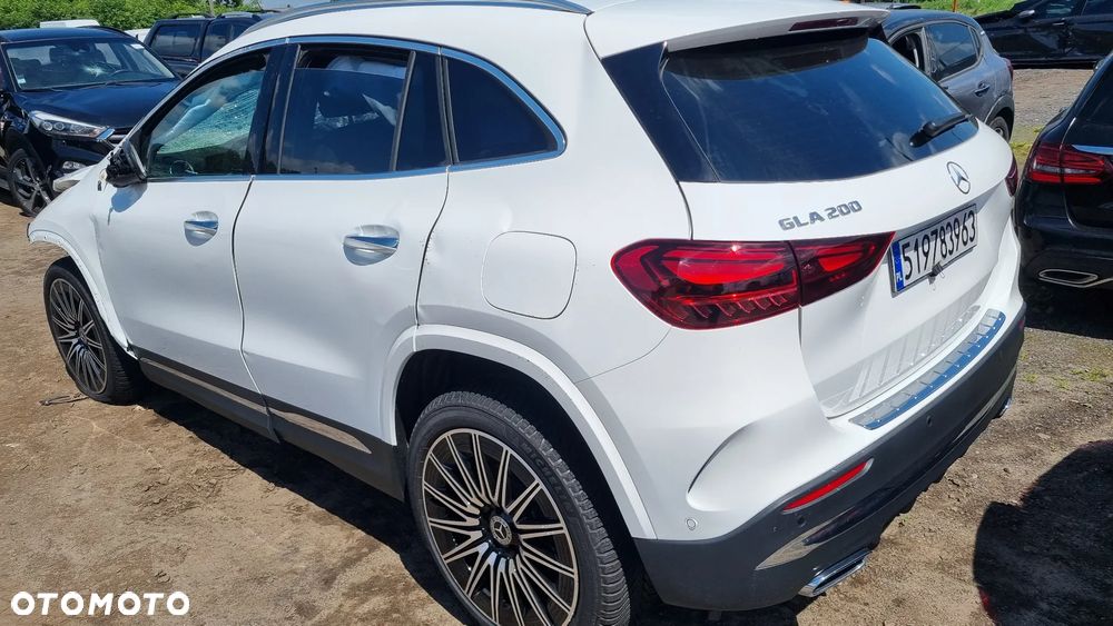 Mercedes-Benz GLA - 3
