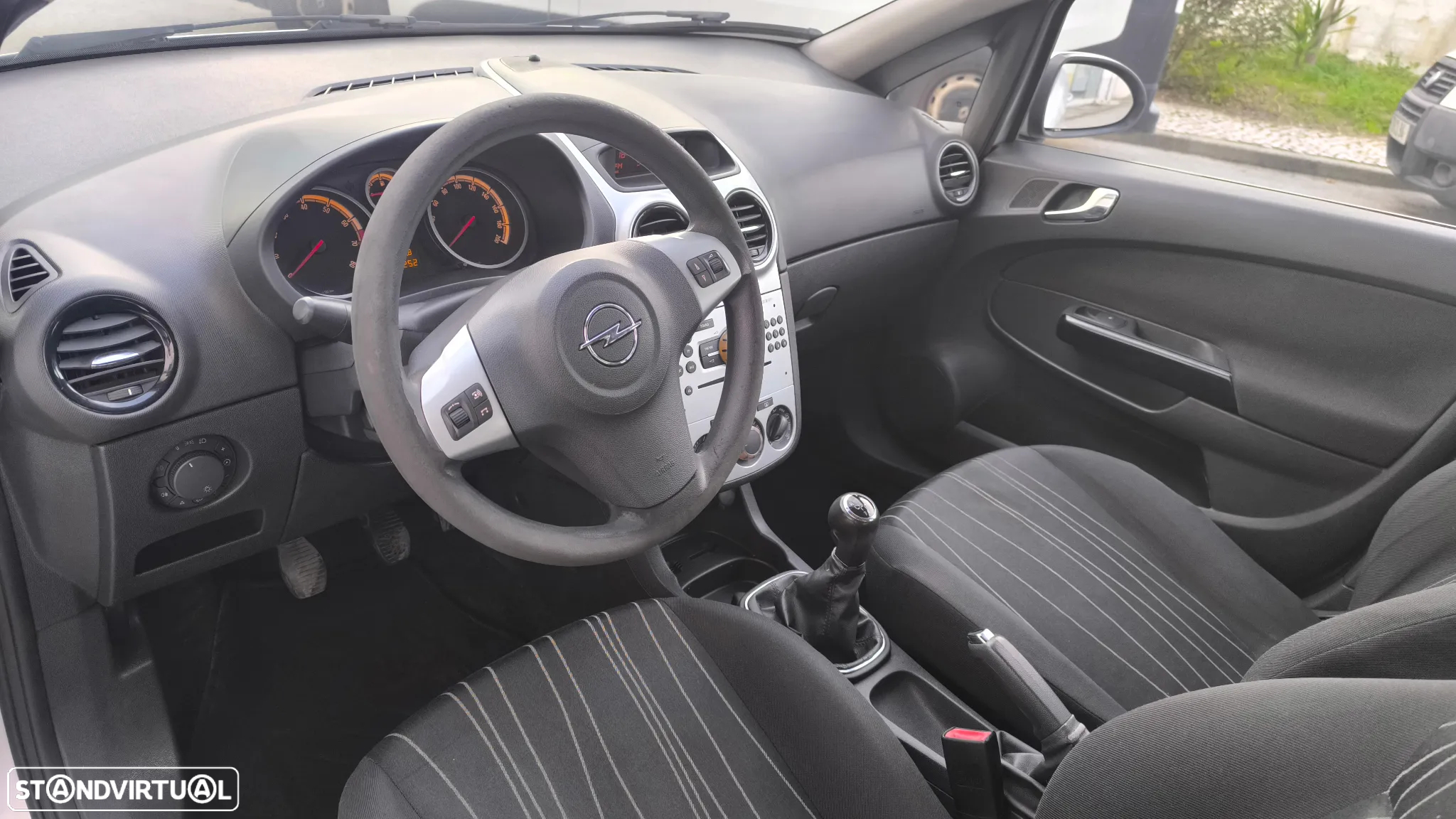 Opel Corsa 1.2 Cosmo - 31