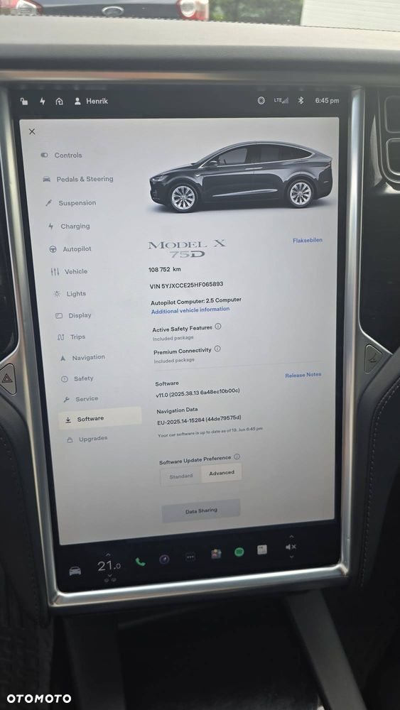 Tesla Model X - 21