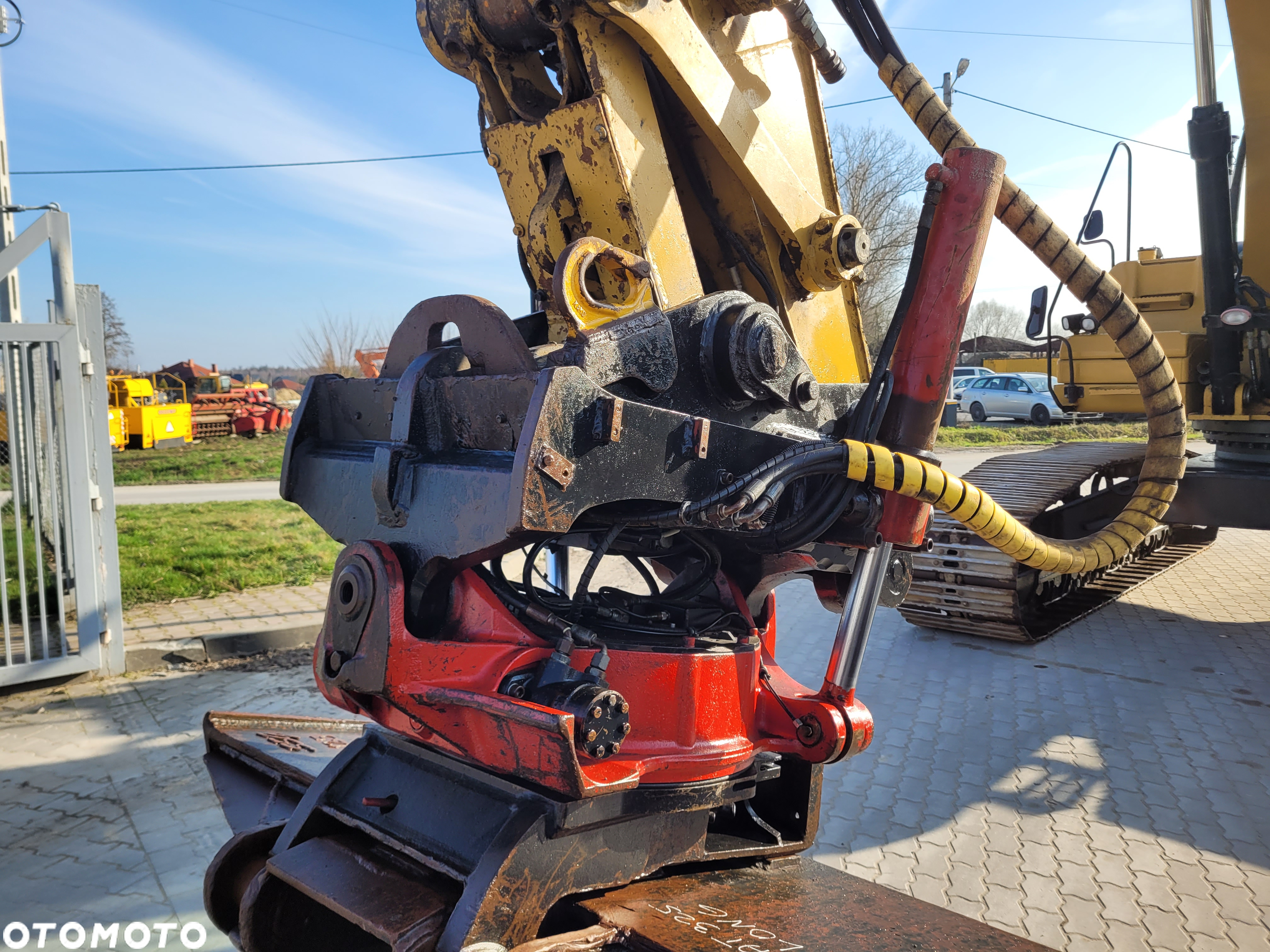 Caterpillar CAT 325 D - 12