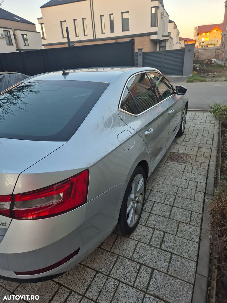 Skoda Superb 2.0 TDI Ambition - 4
