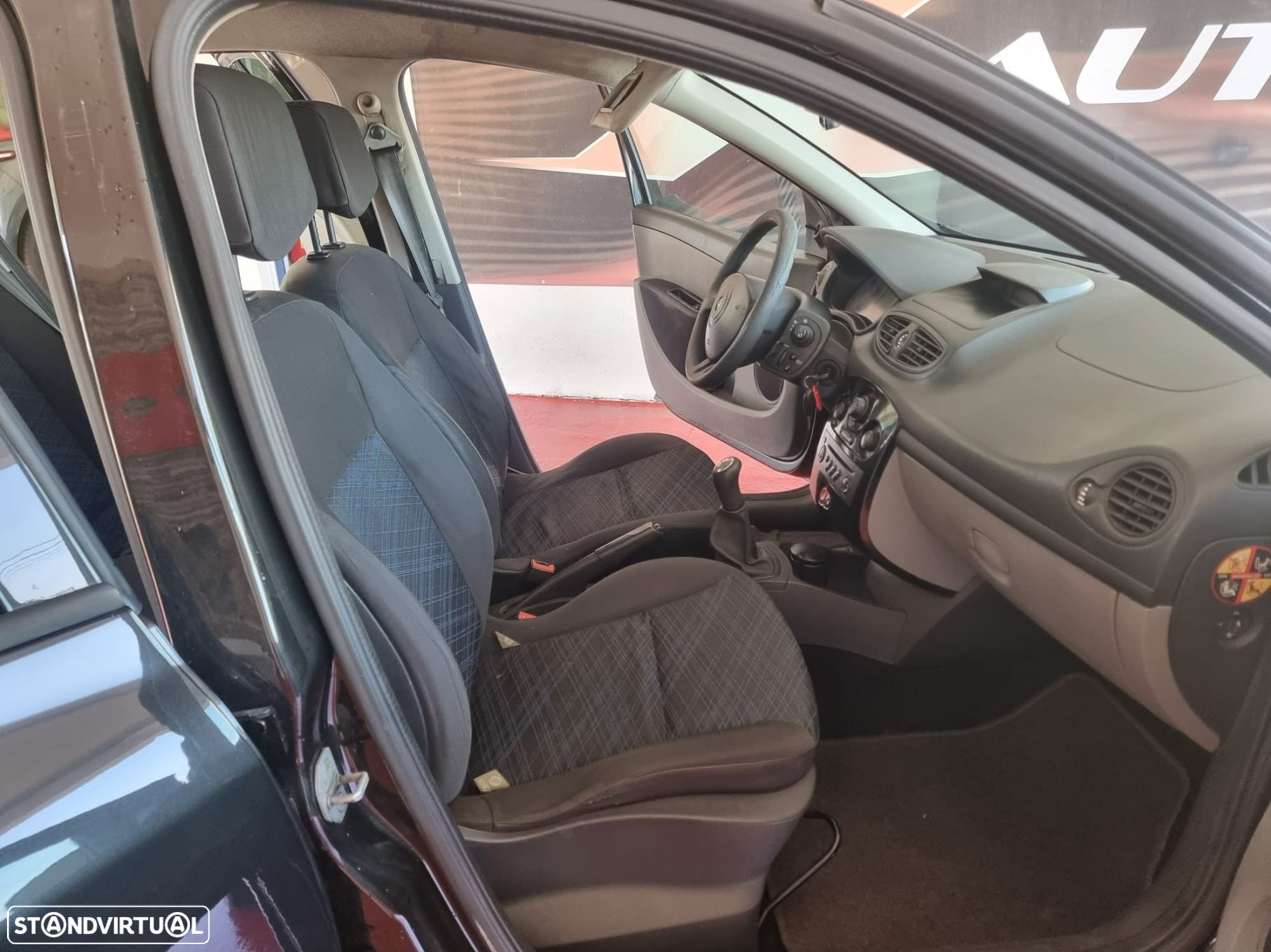 Renault Clio 1.2 16V Confort - 9