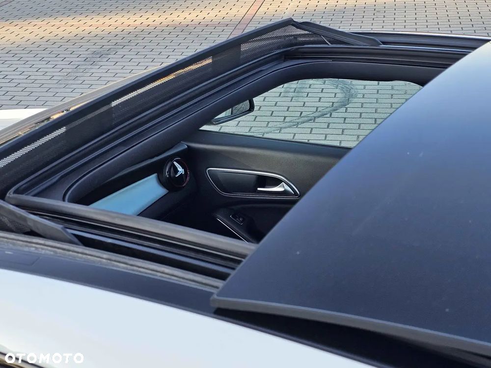 Mercedes-Benz CLA - 12