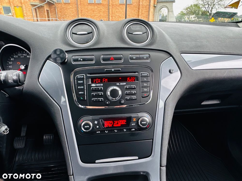 Ford Mondeo 1.6 Gold X - 22