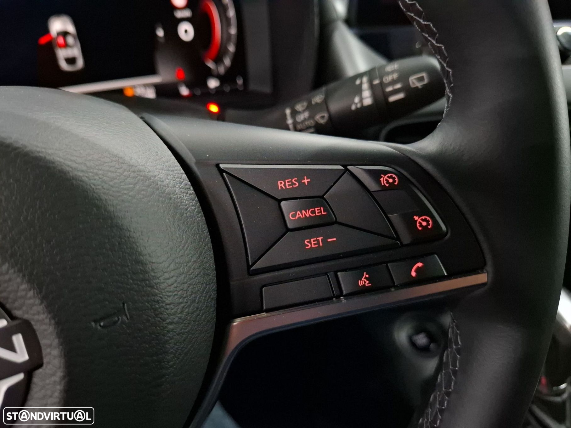 Nissan Juke 1.6 Hybrid N-Connecta Two Tone - 17