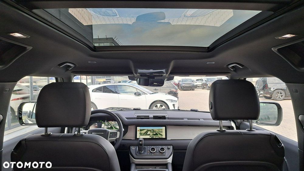 Land Rover Defender - 35