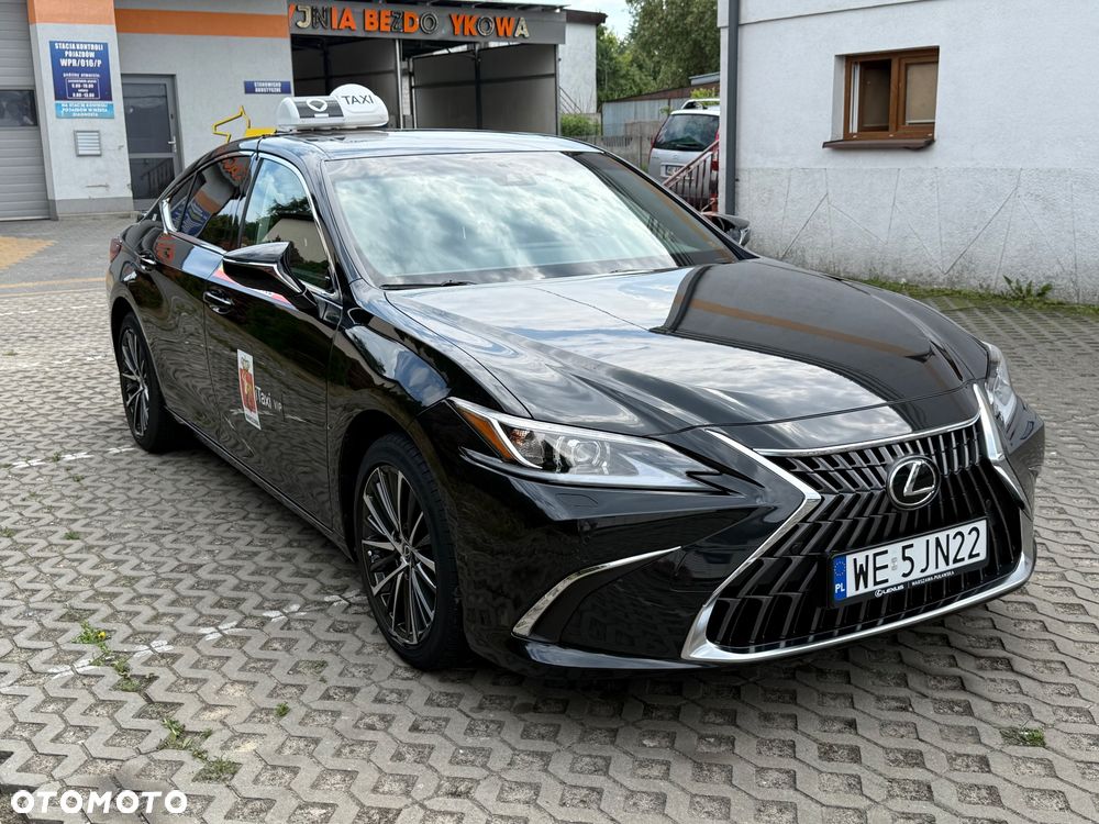 Lexus ES - 7