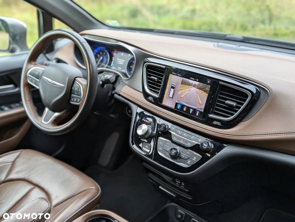 Chrysler Pacifica - 17