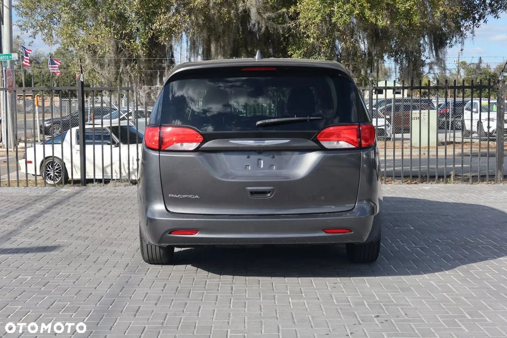 Chrysler Pacifica - 9