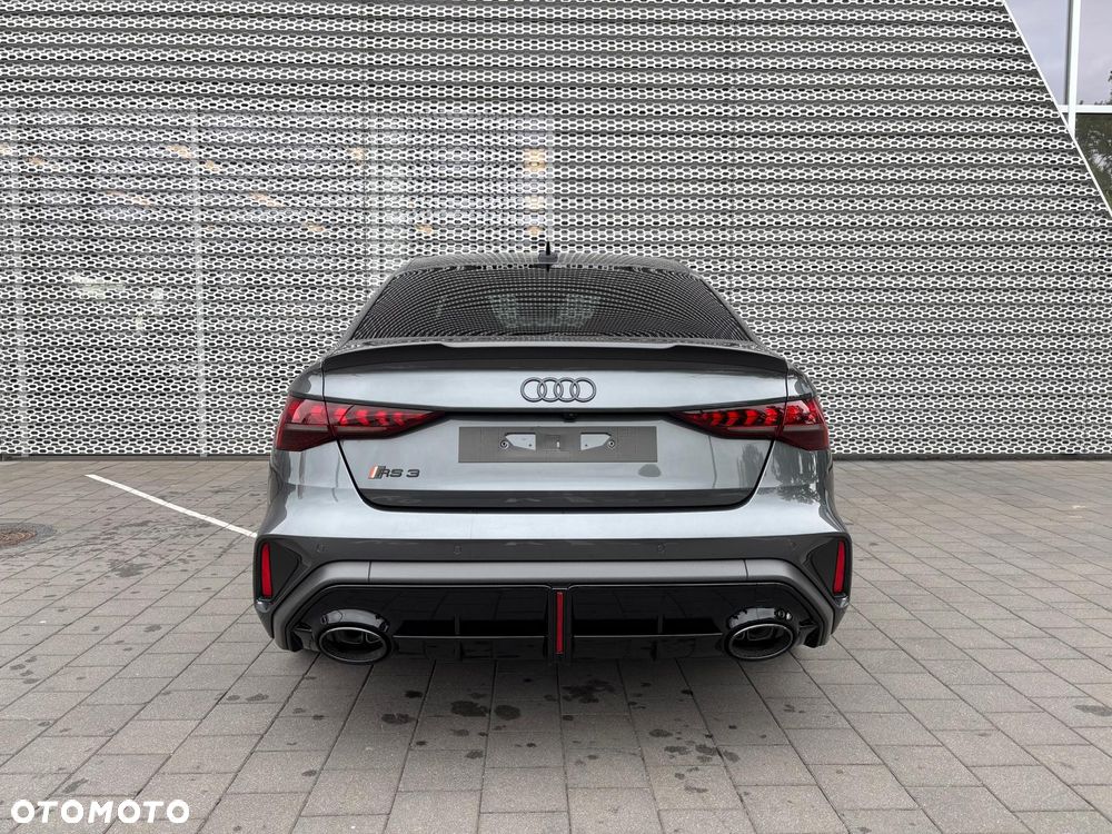 Audi RS3 Limousine - 6