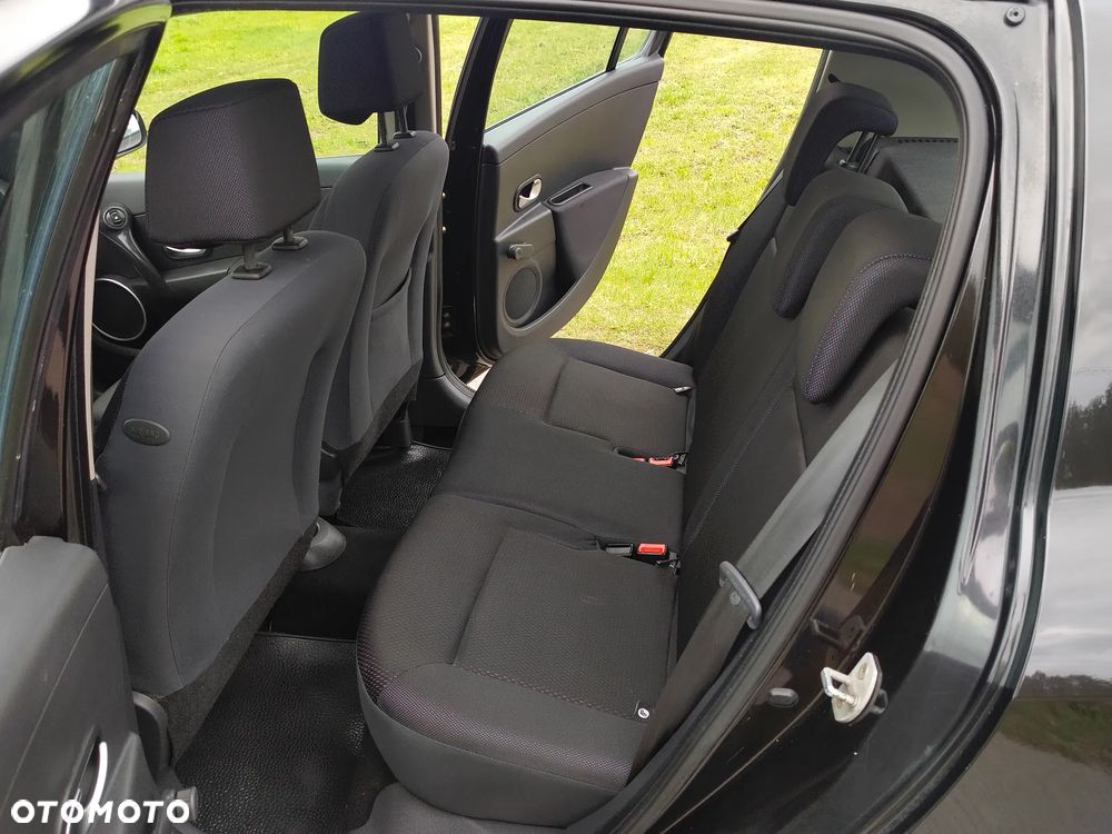 Renault Clio 1.2 16V Luxe Privilege - 20