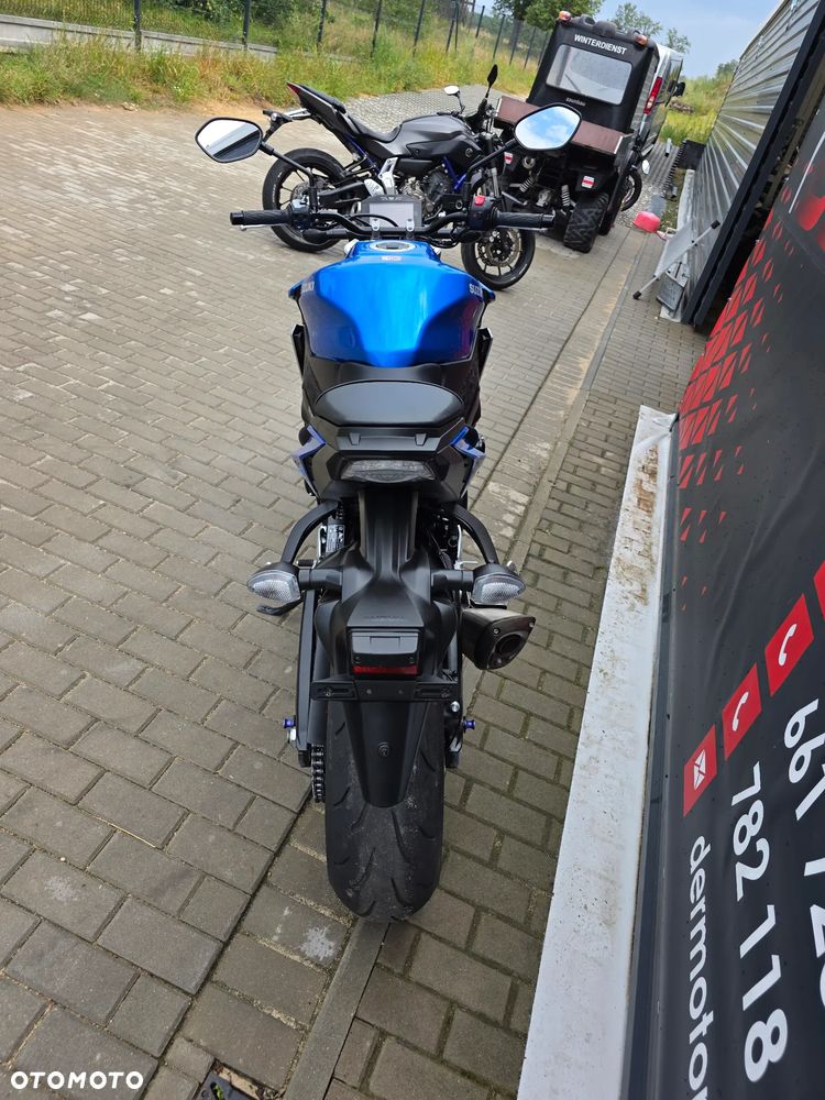 Suzuki GSX - 18