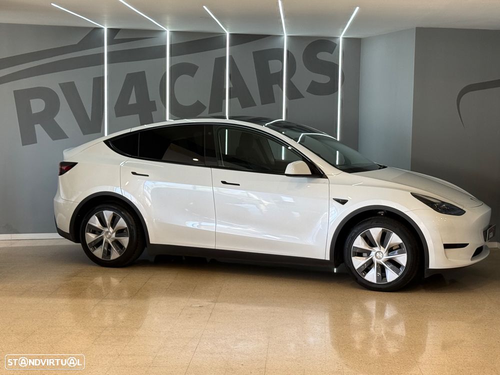 Tesla Model Y Standard RWD - 15